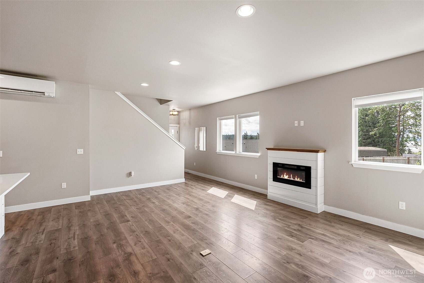 61 E BRADY Loop