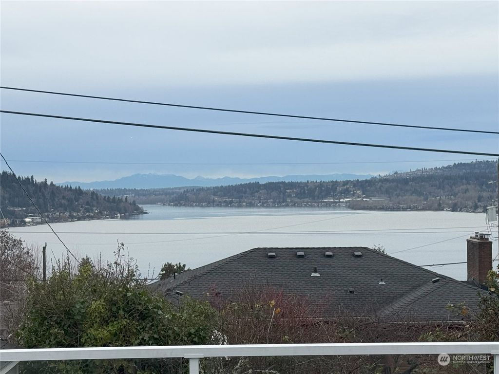 Photo of 7676 S Lakeridge Drive, Seattle, WA 98178 (MLS # 2317705)