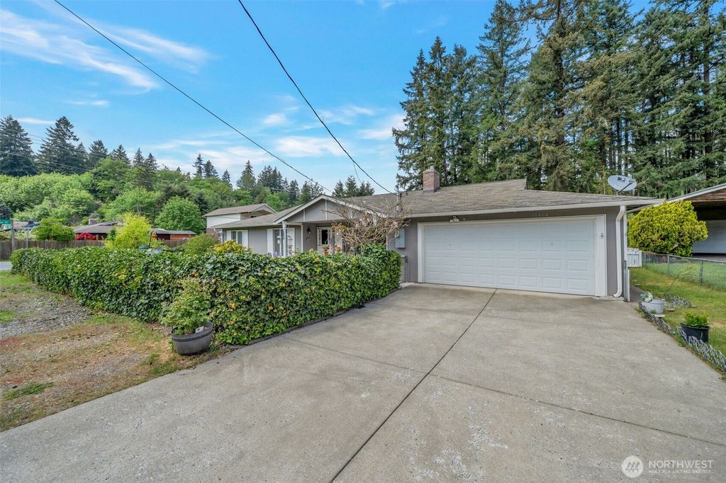 Photo of 15404 SE 304th Place, Kent, WA 98042 (MLS # 2525104)