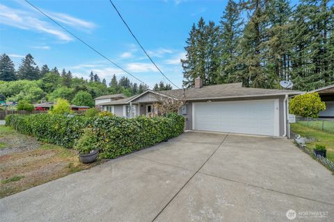 Photo of 15404 SE 304th Place, Kent, WA 98042 (MLS # 2525104)