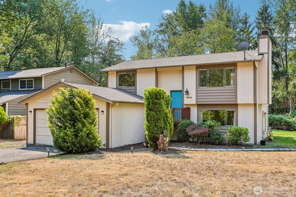 Photo of 6845 NE 191st Street, Kenmore, WA 98028 (MLS # 2568931)