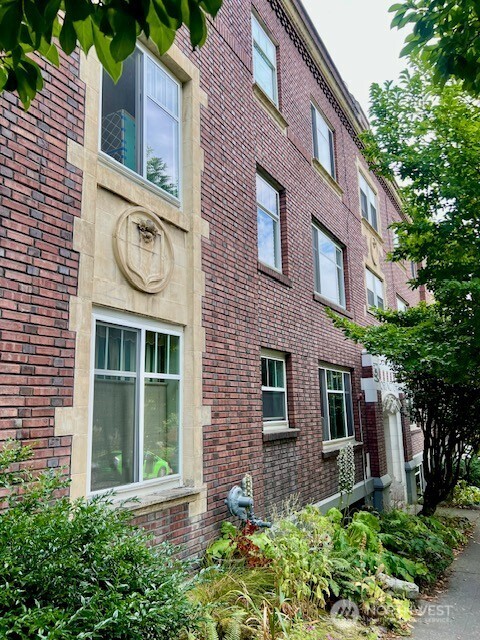 1107 E Denny Way A4