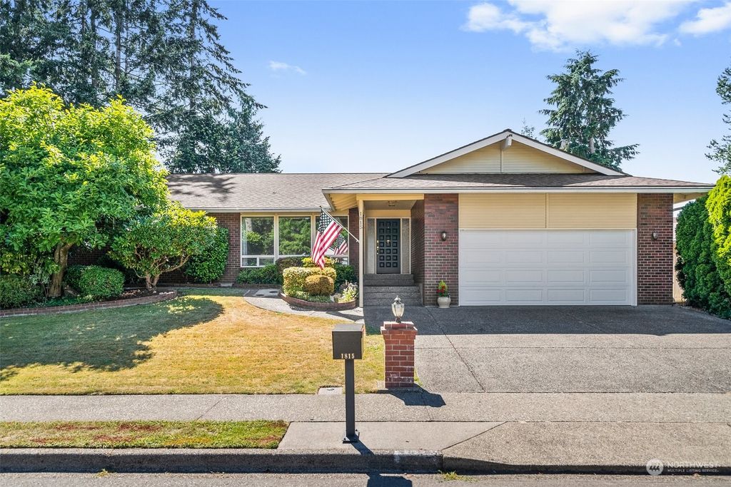 Photo of 1815 Rolling Hills Avenue SE, Renton, WA 98055 (MLS # 2262512)