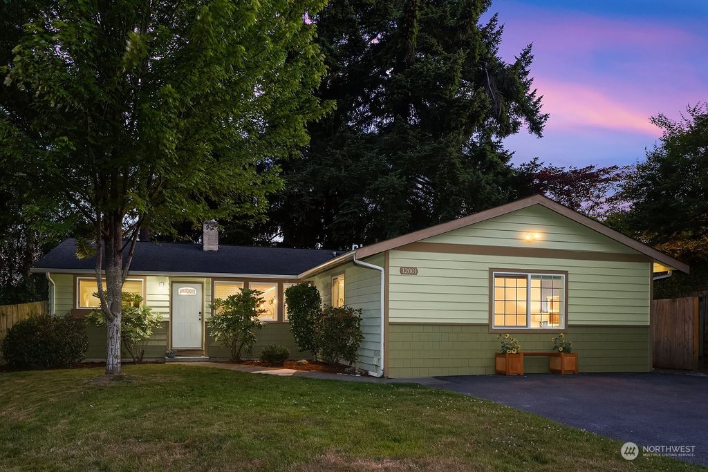 Photo of 12001 NE 134th Place, Kirkland, WA 98034 (MLS # 2163668)