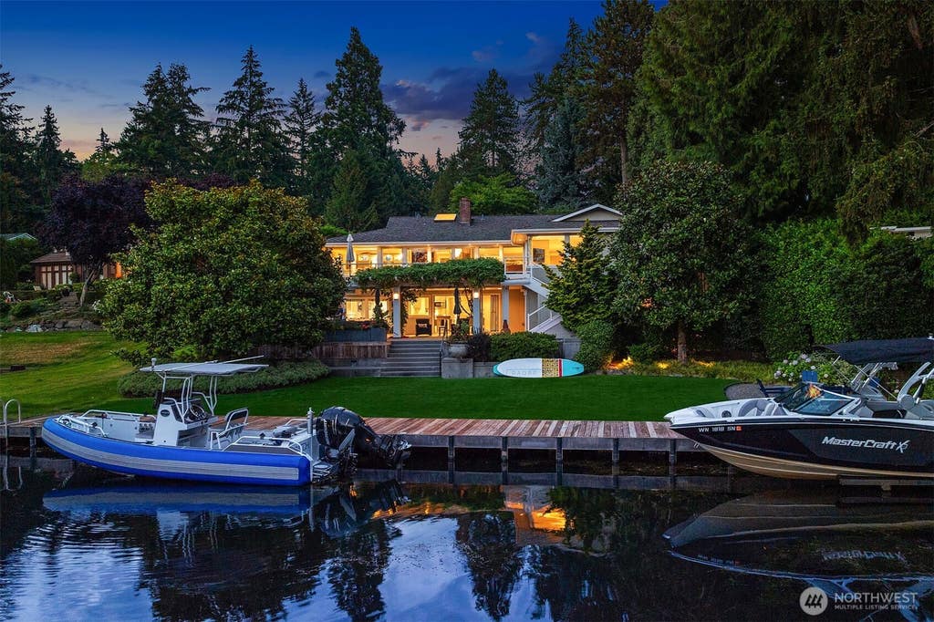 Photo of 3135 Hunts Point Circle CIR, Hunts Point, WA 98004 (MLS # 2559457)