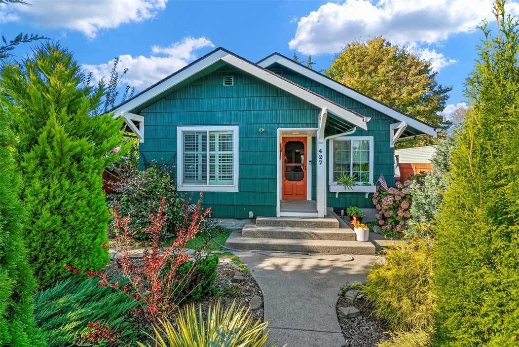 Photo of 427 15th Avenue, Longview, WA 98632 (MLS # 2598497)