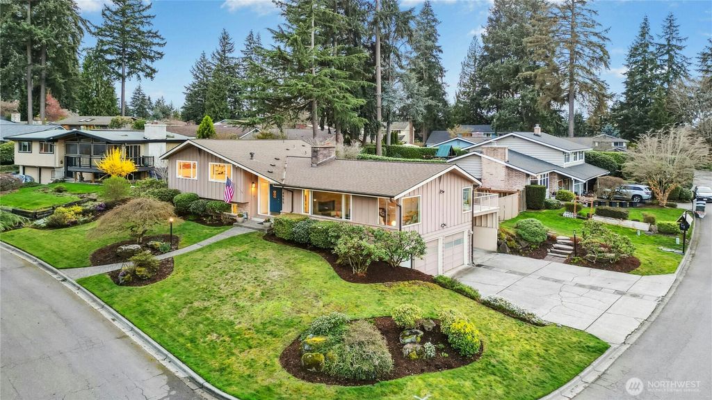Photo of 4905 126th Avenue SE, Bellevue, WA 98006 (MLS # 2354304)