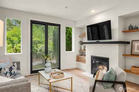 Photo of 21216 SE 42nd Lane, Issaquah, WA 98029 (MLS # 2578594)