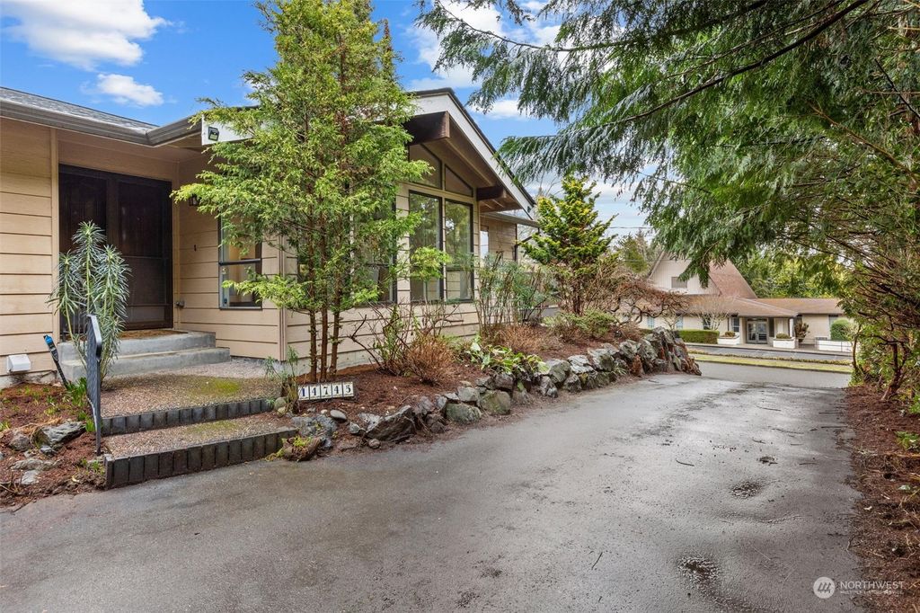 Photo of 14745 28th Avenue NE, Shoreline, WA 98155 (MLS # 2045167)