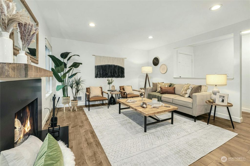 Photo of 12621 NE 130th Way #D103, Kirkland, WA 98034 (MLS # 2238167)