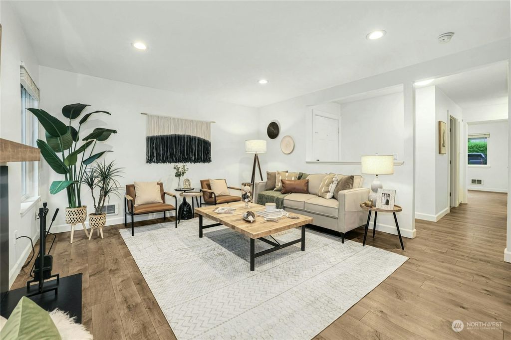 Photo of 12621 NE 130th Way #D103, Kirkland, WA 98034 (MLS # 2238167)