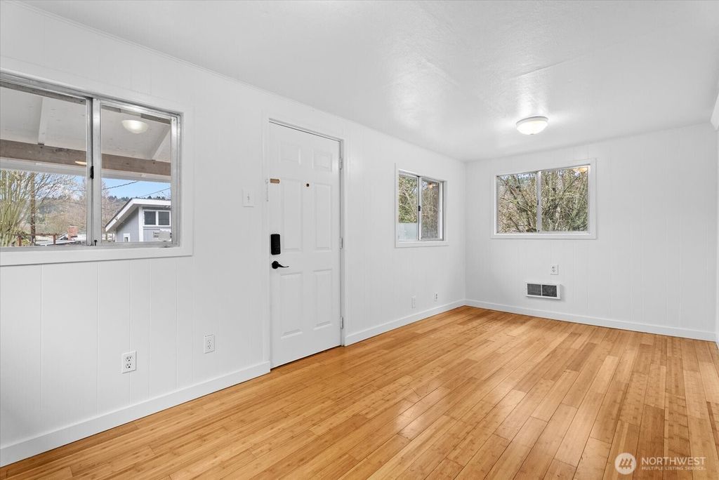 Photo of 540 S Concord Street, Seattle, WA 98108 (MLS # 2494134)