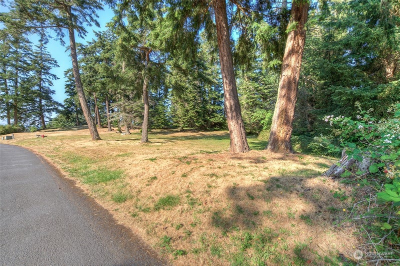 9 Fossil Bay Drive