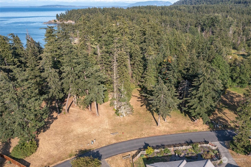 9 Fossil Bay Drive