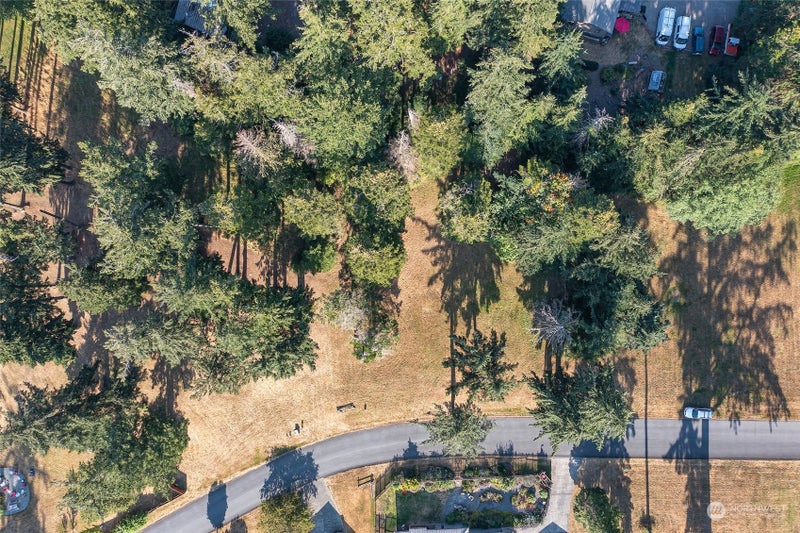 9 Fossil Bay Drive