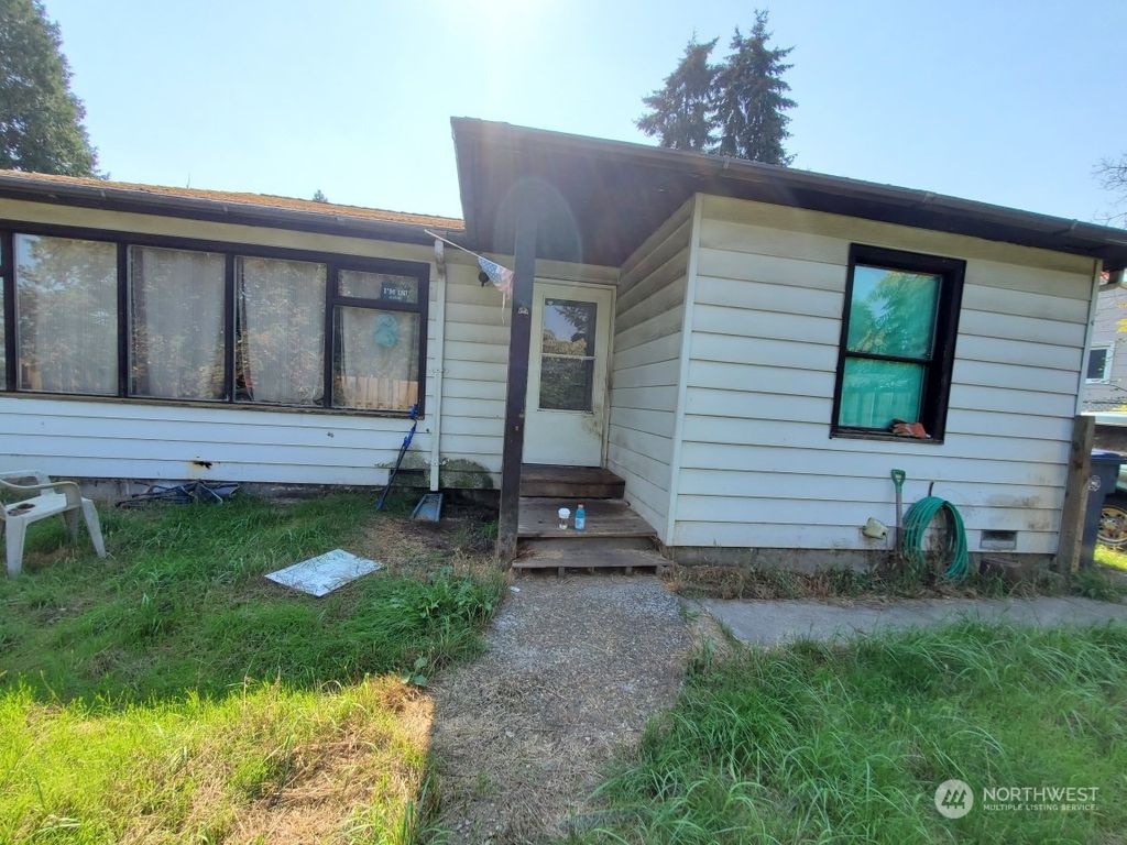 Photo of 7229 S 127th Street, Seattle, WA 98178 (MLS # 2303199)