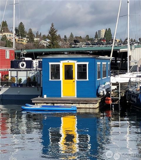 Photo of 2401 N Northlake Way #E7, Seattle, WA 98103 (MLS # 2393337)