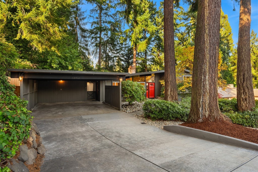 Photo of 12412 NE 6th Place, Bellevue, WA 98005 (MLS # 2597284)