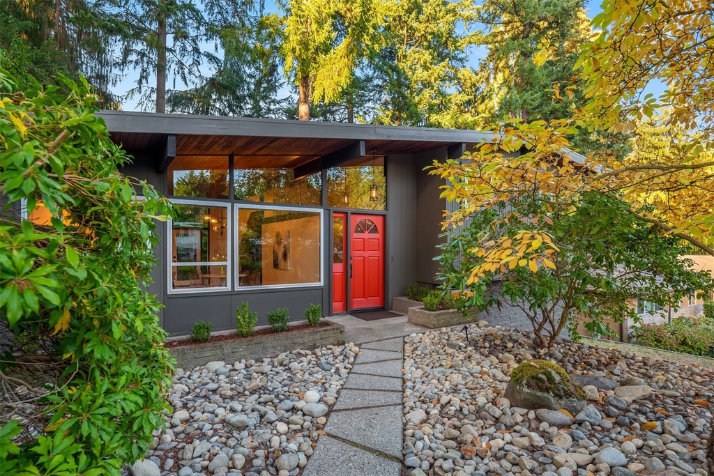 Photo of 12412 NE 6th Place, Bellevue, WA 98005 (MLS # 2597284)