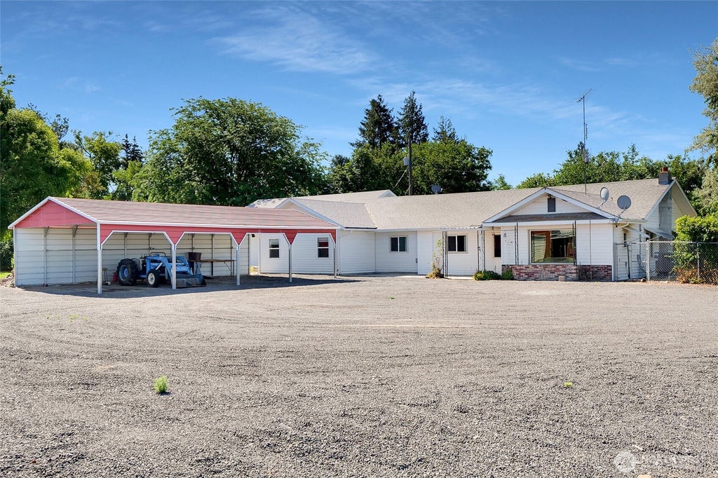 Photo of 11801 K Road NE, Moses Lake, WA 98837 (MLS # 2552973)