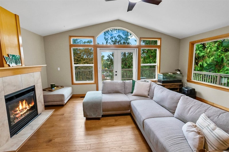 507 N Lake Roesiger