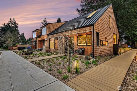 Photo of 11725 Meridian Avenue N #4, Seattle, WA 98133 (MLS # 2498622)