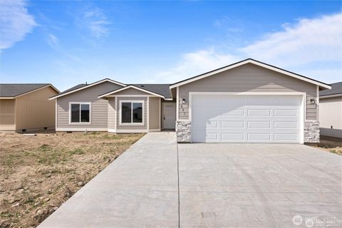 Photo of 1505 7th Avenue NE, Quincy, WA 98848 (MLS # 2412944)