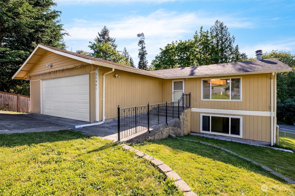 Photo of 25401 16th Place, Des Moines, WA 98198 (MLS # 2068784)