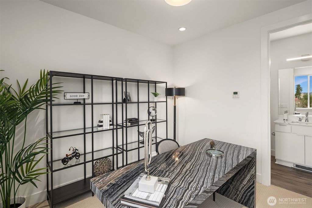 listing image 9365914648286295103