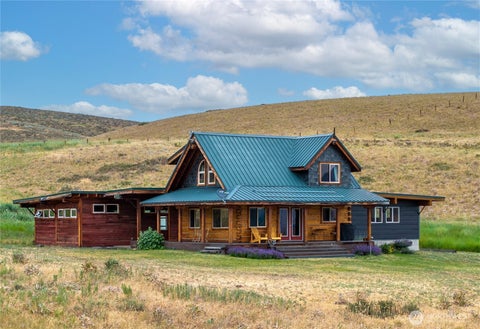Photo of 135 Hamilton Ranch Loop, Winthrop, WA 98862 (MLS # 2547378)
