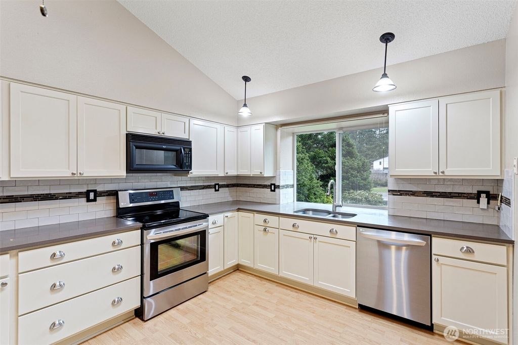 Photo of 2109 Patricia Court SE, Lacey, WA 98503 (MLS # 2474624)