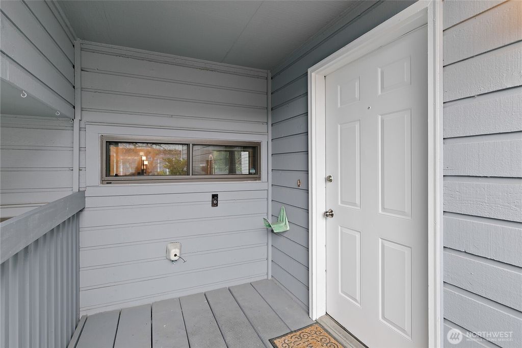 Photo of 21638 14th Avenue S #E5, Des Moines, WA 98198 (MLS # 2352829)