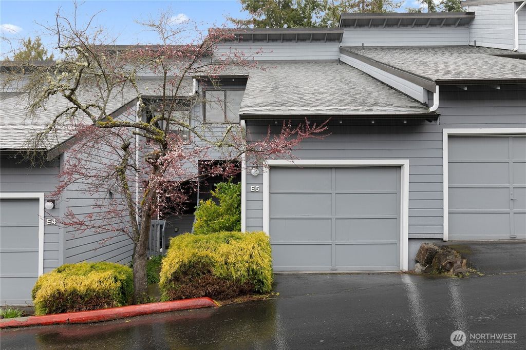 Photo of 21638 14th Avenue S #E5, Des Moines, WA 98198 (MLS # 2352829)
