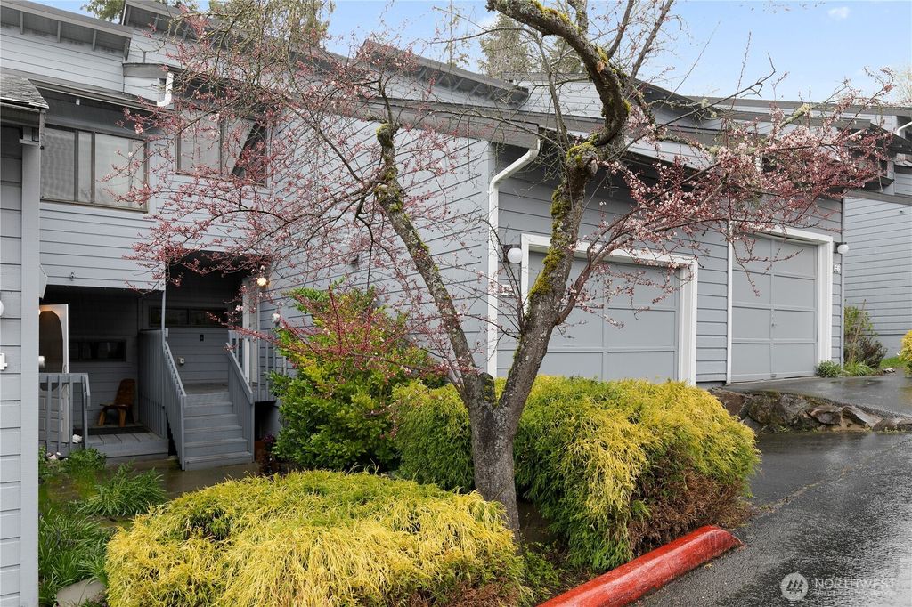Photo of 21638 14th Avenue S #E5, Des Moines, WA 98198 (MLS # 2352829)