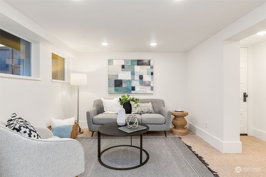 listing image 9367461048756436567