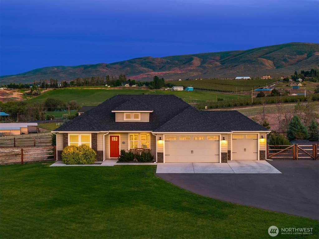 Photo of 150 Stonegate Drive, Ellensburg, WA 98926 (MLS # 2530371)