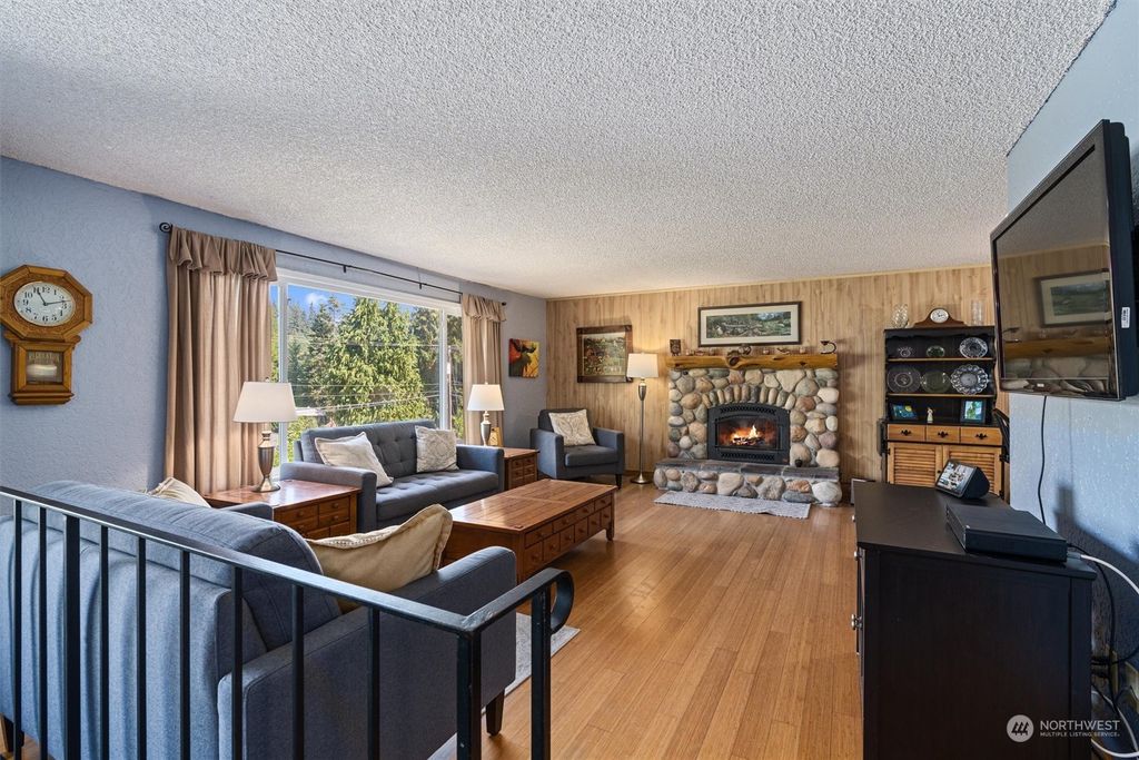 Photo of 8421 NE 169th Street, Kenmore, WA 98028 (MLS # 1996312)