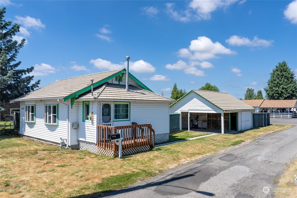 Photo of 1605 9th Street, Marysville, WA 98270 (MLS # 2262987)