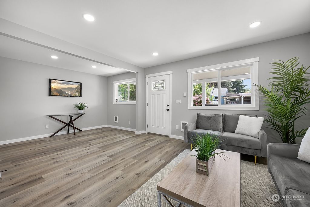 Photo of 1014 Iris Street, Milton, WA 98354 (MLS # 2075654)