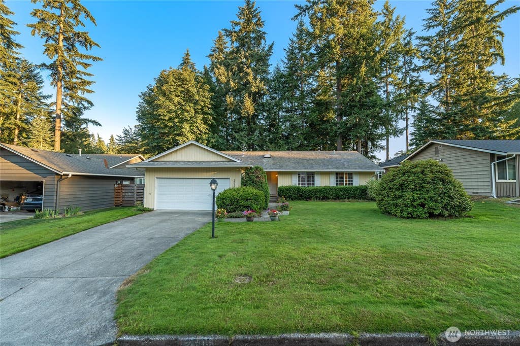 Photo of 12509 NE 138th Place, Kirkland, WA 98034 (MLS # 2549900)