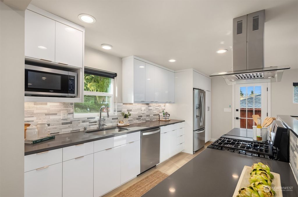 Photo of 10510 11th Avenue NE, Seattle, WA 98125 (MLS # 2217686)