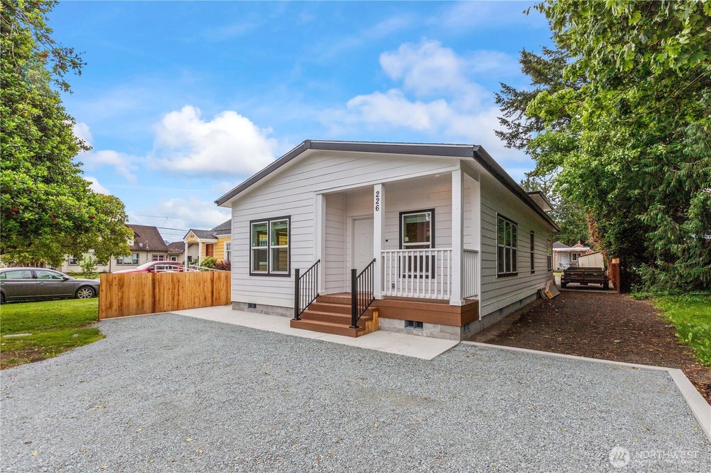 Photo of 226 E Orange Avenue, Burlington, WA 98233 (MLS # 2587986)