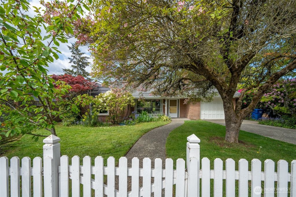Photo of 12749 Palatine Avenue N, Seattle, WA 98133 (MLS # 2373317)