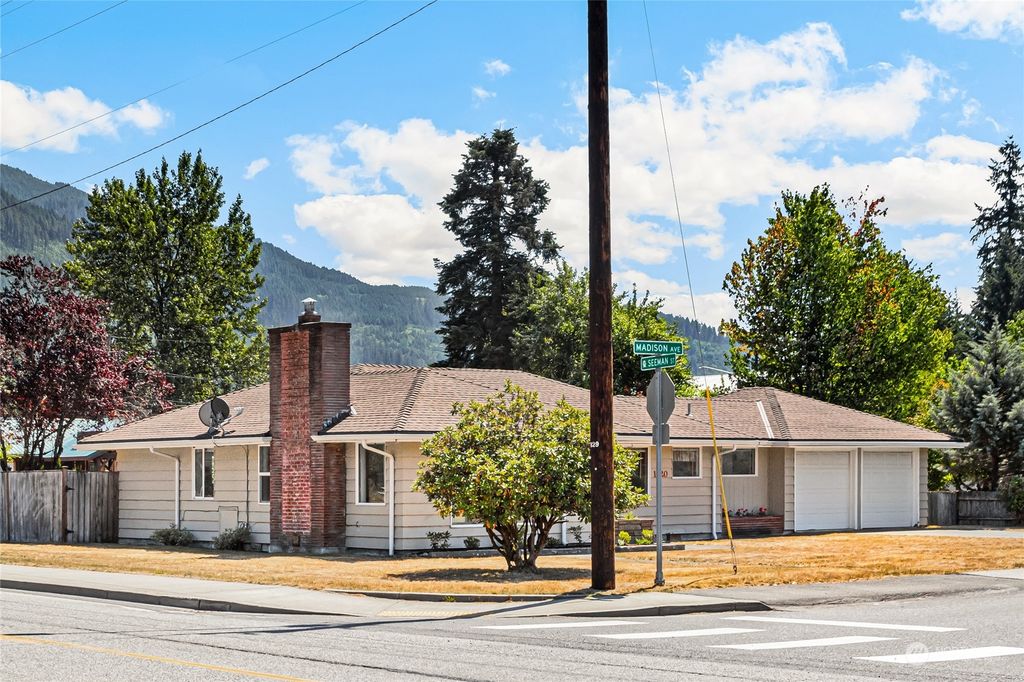 Photo of 1020 Madison Avenue, Darrington, WA 98241 (MLS # 2145988)