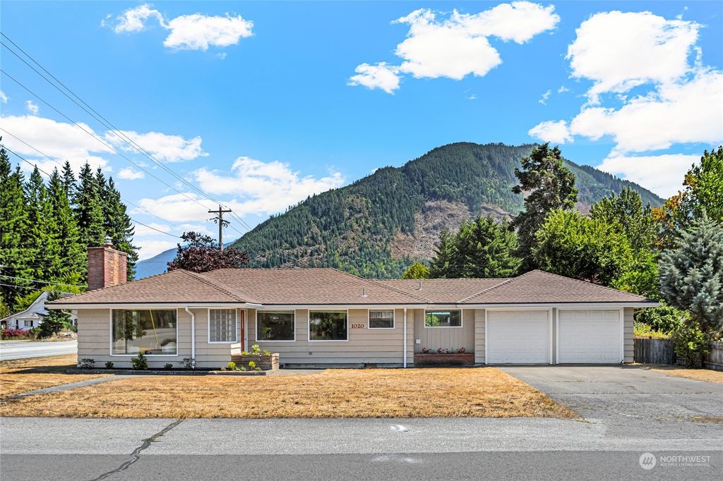 Photo of 1020 Madison Avenue, Darrington, WA 98241 (MLS # 2145988)