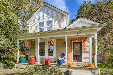 Photo of 825 S State Street, Tacoma, WA 98405 (MLS # 2441110)