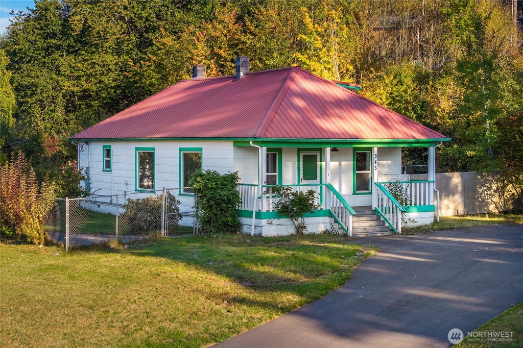 Photo of 545 Eatonville Highway W, Eatonville, WA 98328 (MLS # 2591392)