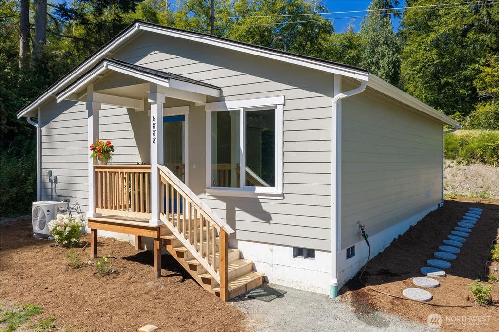 Photo of 6888 Helena Street, Clinton, WA 98236 (MLS # 2574637)