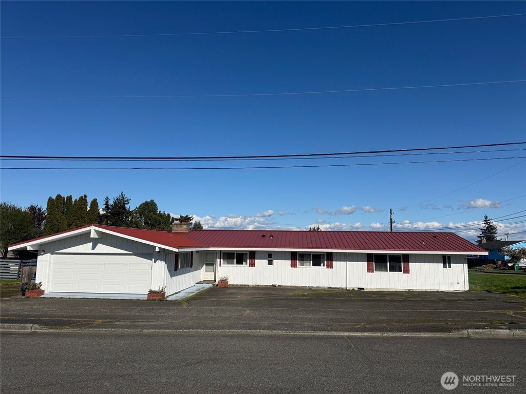 Photo of 2515 L Avenue, Anacortes, WA 98221 (MLS # 2510681)