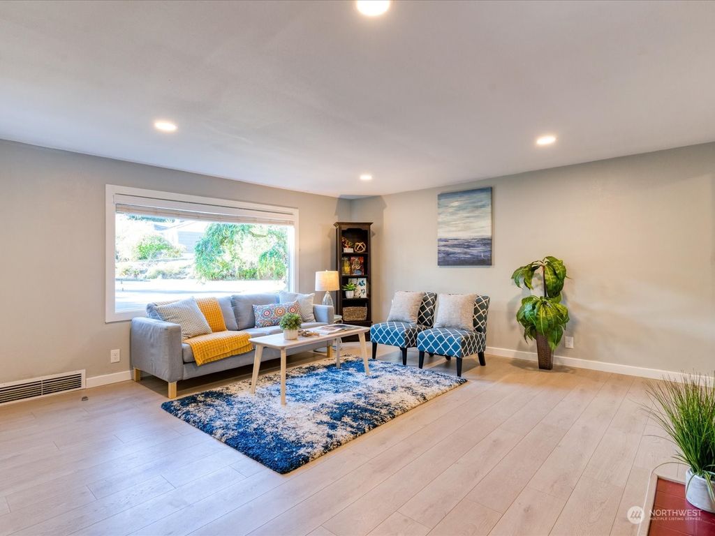 Photo of 14526 Sunnyside Avenue N, Shoreline, WA 98133 (MLS # 2003529)
